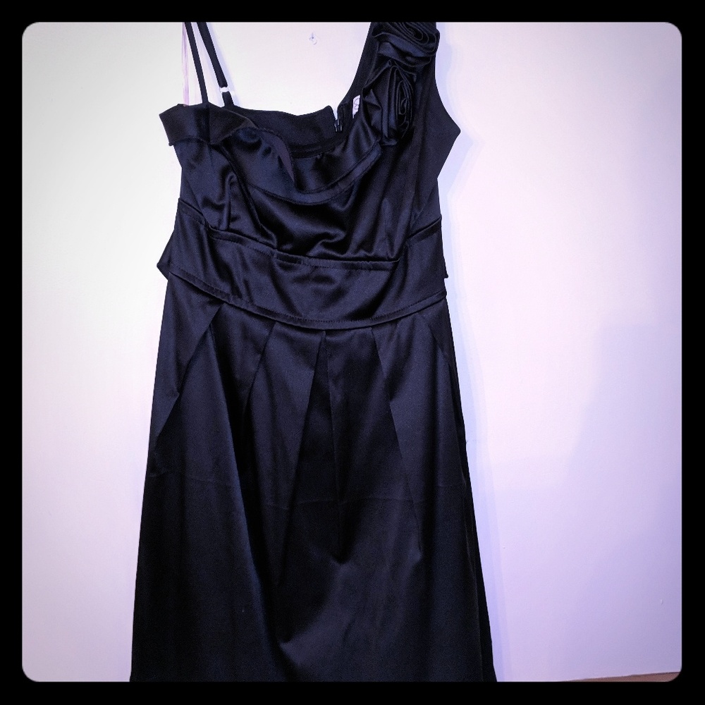 Cocktail one shoulder dress.